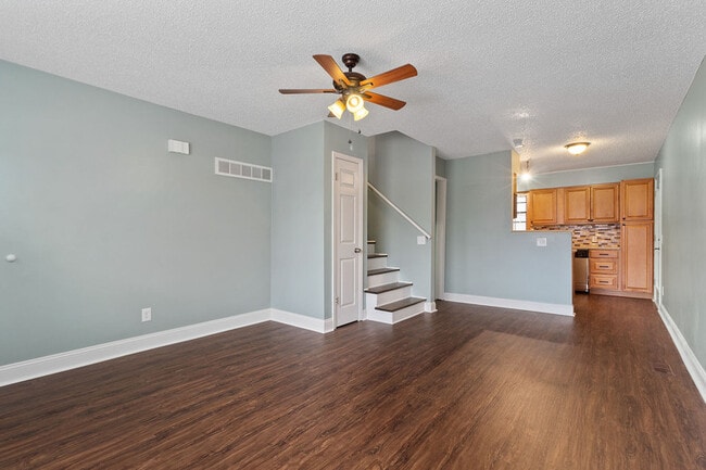 Building Photo - 618 E Johnston St