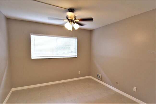Building Photo - 3001 Bee Ridge Rd