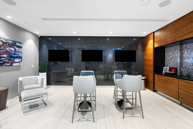 Building Photo - Luxury Beachfront Living at Its Finest – Fully Furnished Condo in Prime Fort Lauderdale Location!