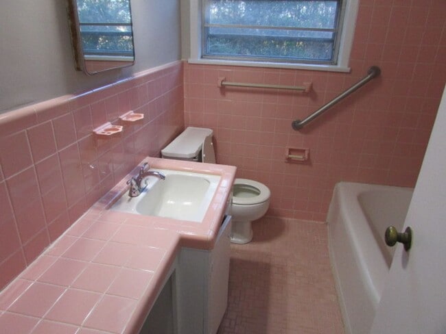 Building Photo - Brick Home in Manning, SC