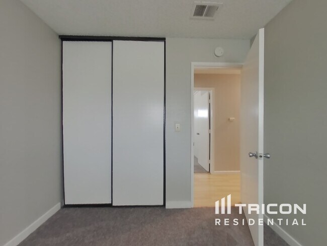 Building Photo - 801 Newport Way