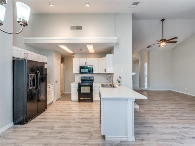 Building Photo - 3220 Cliffview Dr
