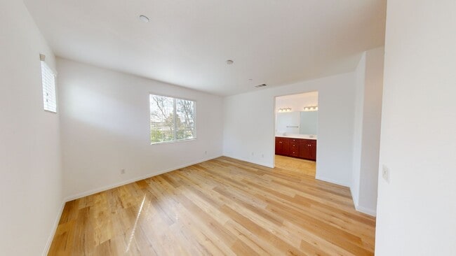 Building Photo - Available Now: Cozy 4 Bedroom 2.5 Bath Hom...