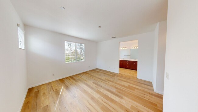 Building Photo - Available Now: Cozy 4 Bedroom 2.5 Bath Home in Rancho Cucamonga.