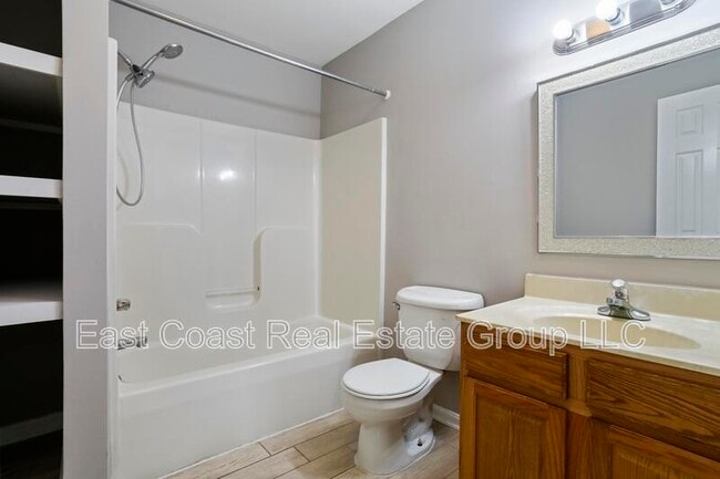 Building Photo - 303 E Ridge Dr