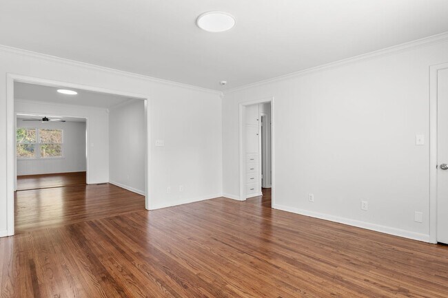 Building Photo - 3BR/1BA Home with W/D Hookups + Holiday Move-In Special $150 !!