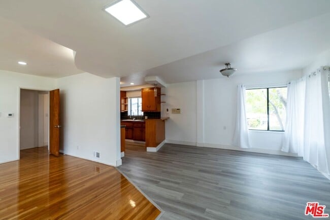 Building Photo - 443 Lomita St