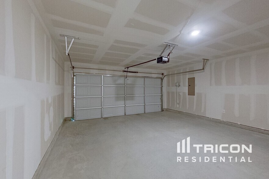 Building Photo - 827 Ginkgo Wy