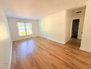 Building Photo - 347 Latham Oaks Ave