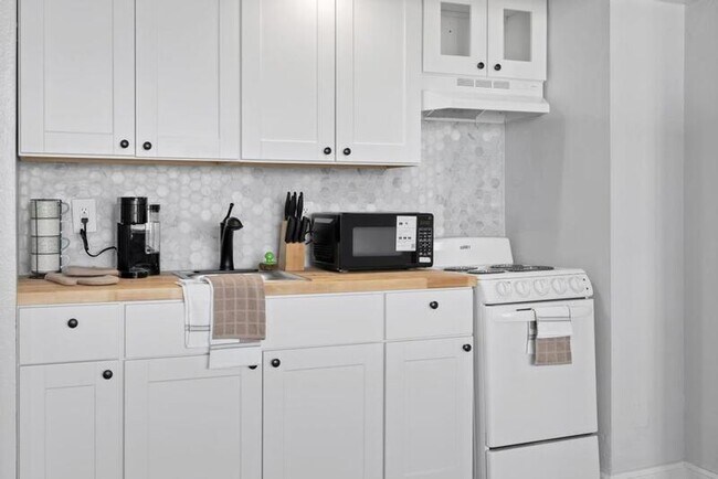 Building Photo - 311 W Ashley St