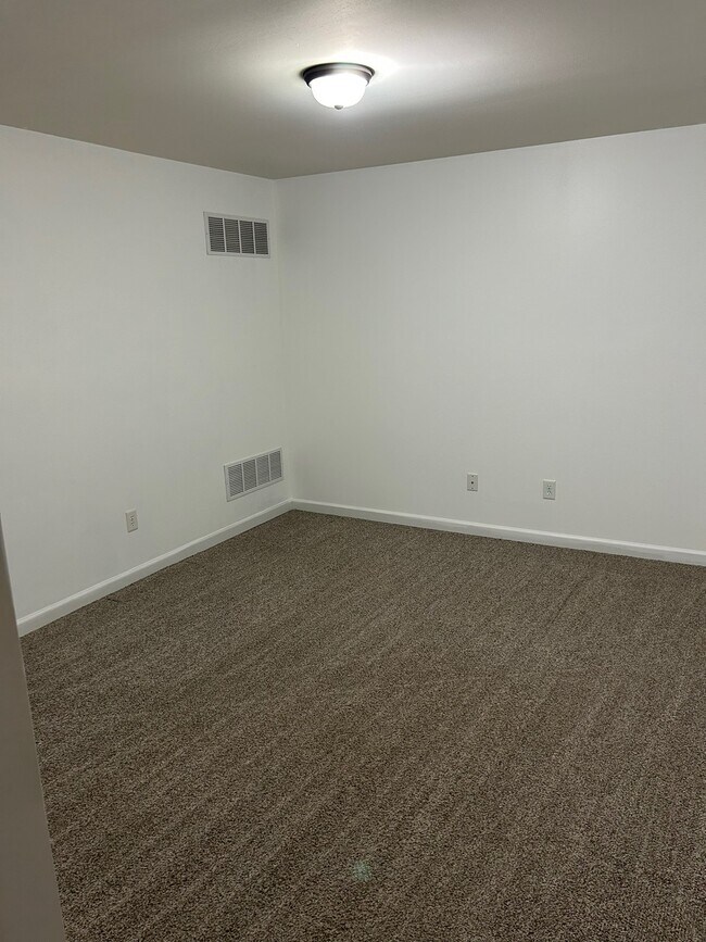 Building Photo - 538 Springhurst Pkwy