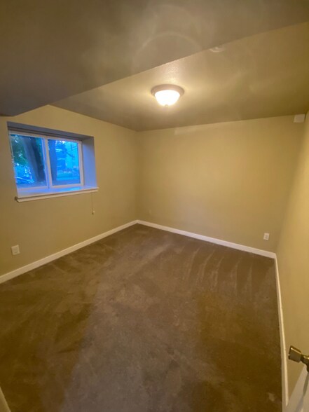 Building Photo - 2062 14th Ave W