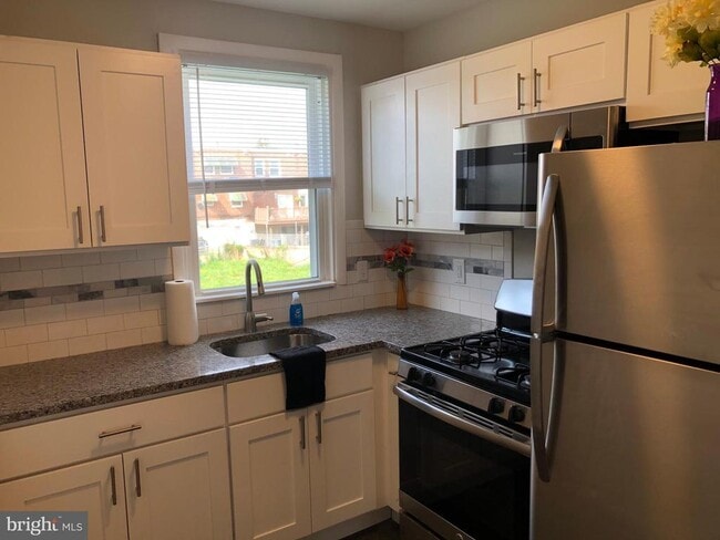 Building Photo - 8726 Marsden St