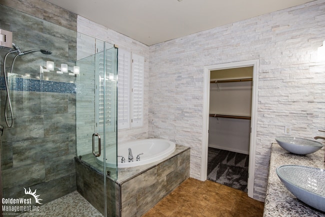 Building Photo - Spacious Home with Casita, Pool & Prime Las Vegas Location!