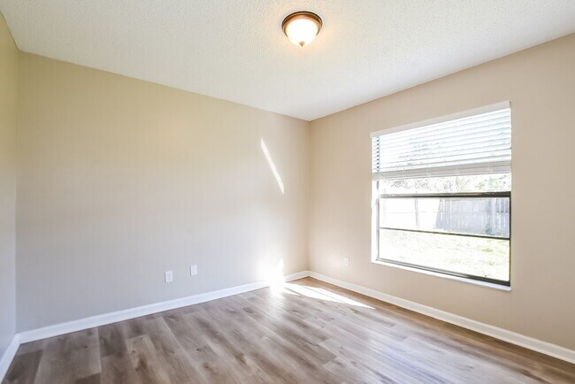 Building Photo - 1006 Burnett St