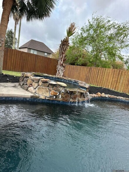 Building Photo - 37313 Mindy Wy Ave