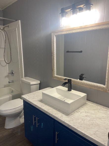 Building Photo - 302 Paula Dr