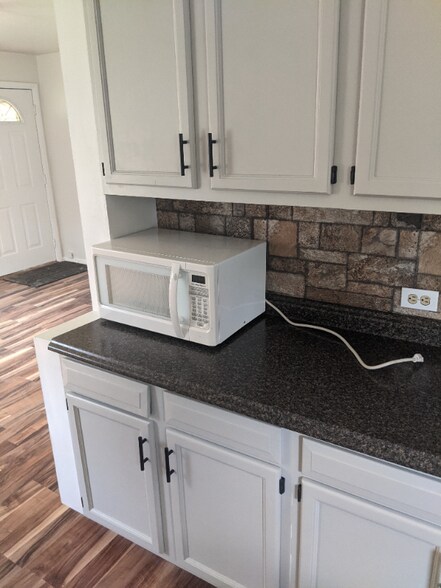 Building Photo - 1077 Davey Ave