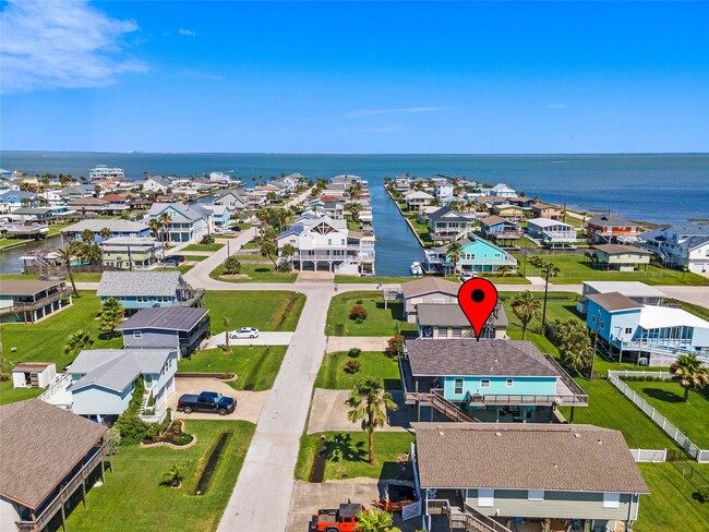 Building Photo - 3923 Reeves Dr