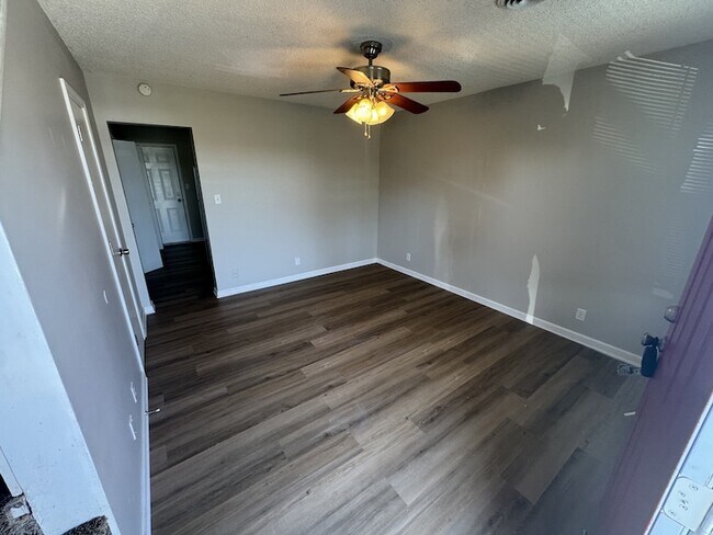 Building Photo - 179 Ingle Dr