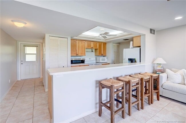 Building Photo - 5539 NE Gulfstream Way