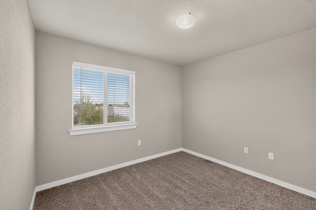 Building Photo - 9930 Isla Pl