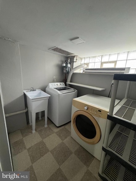 Building Photo - 612 Brill St