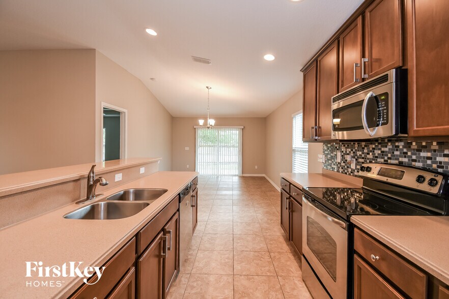 Building Photo - 6395 Rolling Tree Street