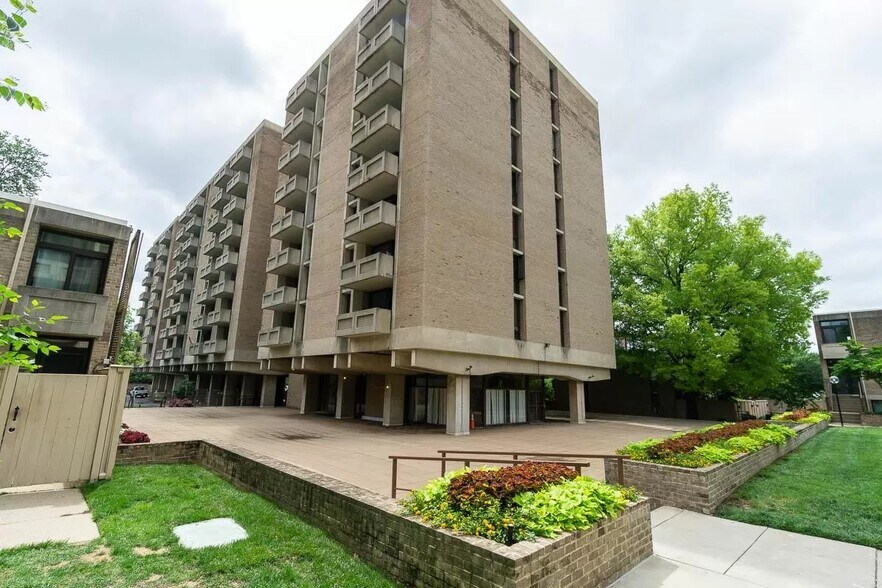 Building Photo - 240 M St SW