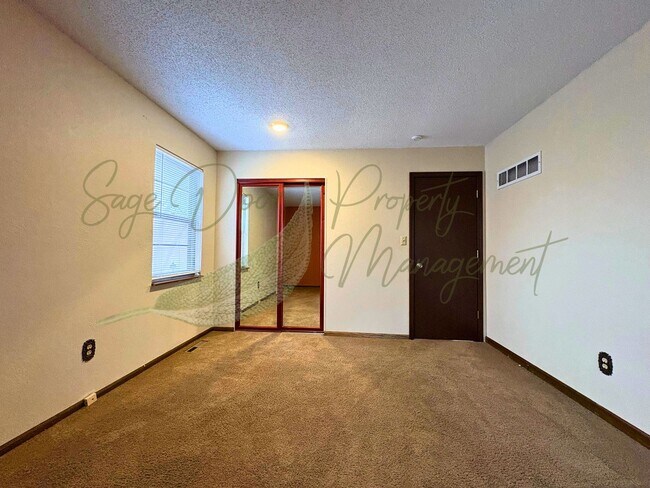 Building Photo - Stylish Blue Springs Home With Fresh Updates & Great Natural Light