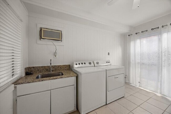 Building Photo - 627 Chadbourne Ct