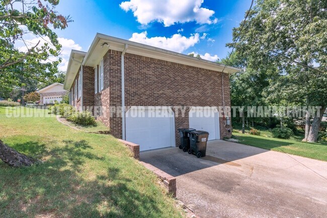 Building Photo - 211 Sandpiper Ln