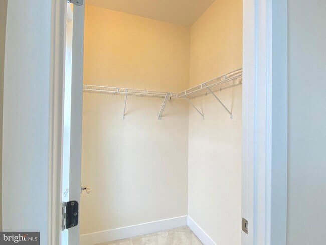 Building Photo - 924 King Farm Blvd