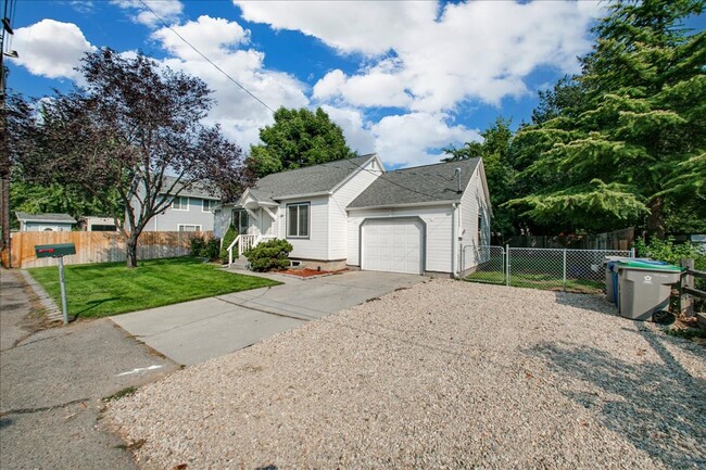 Building Photo - Bungalow Style Home in SE Boise