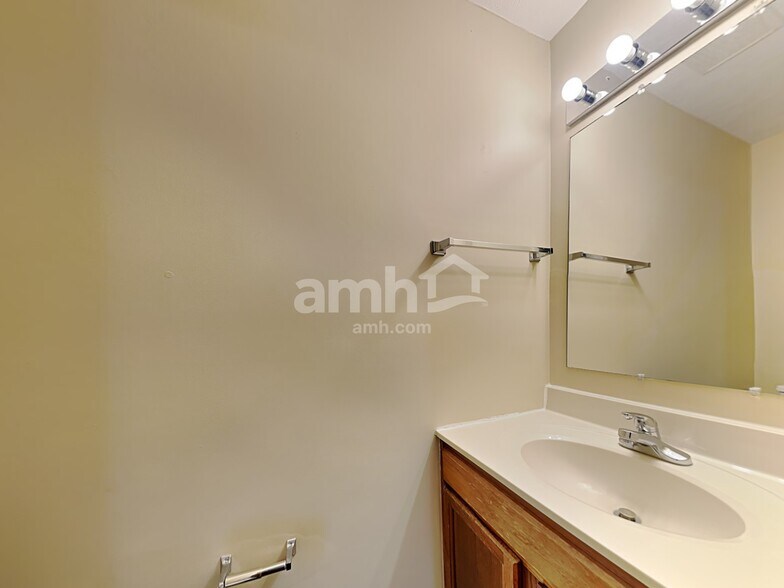 Building Photo - 6785 Upland Ct