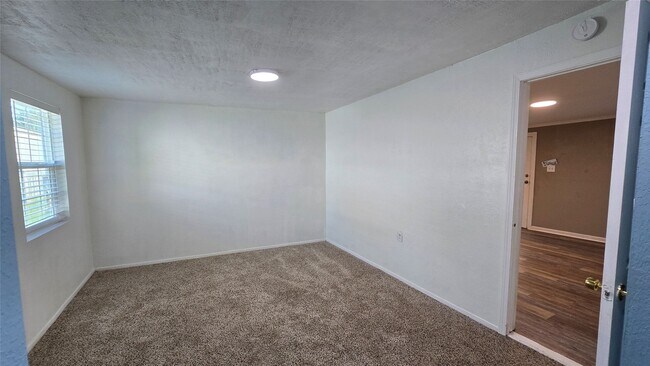 Building Photo - 2717 County Rd 3479B