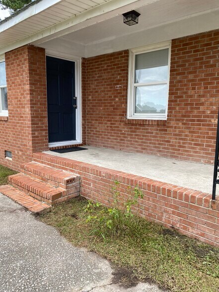 Building Photo - 577 S 7th St