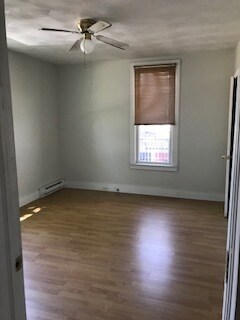 Building Photo - Large 3 bedroom home