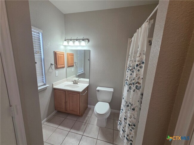 Building Photo - 423 Wrought Iron Dr