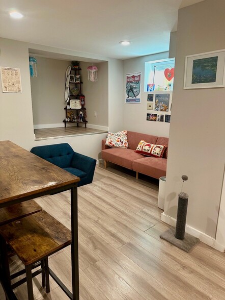 Building Photo - 551 NE 65th St