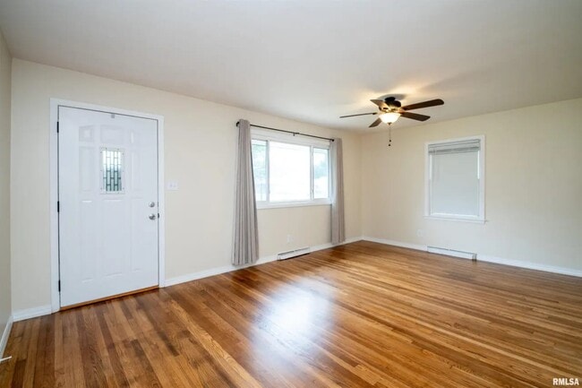 Building Photo - West Cindy Lane