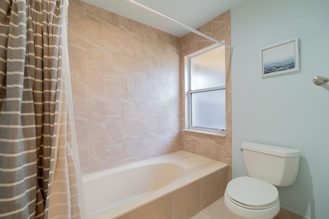 Building Photo - 13095 Belhaven Ct