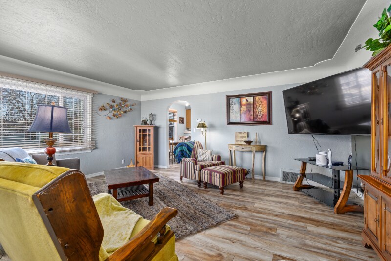 Building Photo - 1204 Avenue E