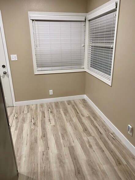 Building Photo - 917 N Los Robles Ave