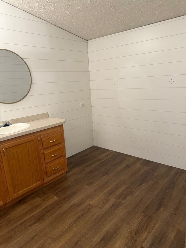 Building Photo - 808 N 8th St