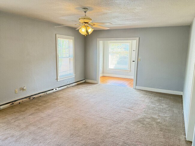 Building Photo - 844 D St
