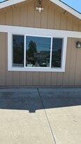 Building Photo - 5218 Laurel Dr
