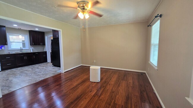 Building Photo - 650 E Raynor Dr