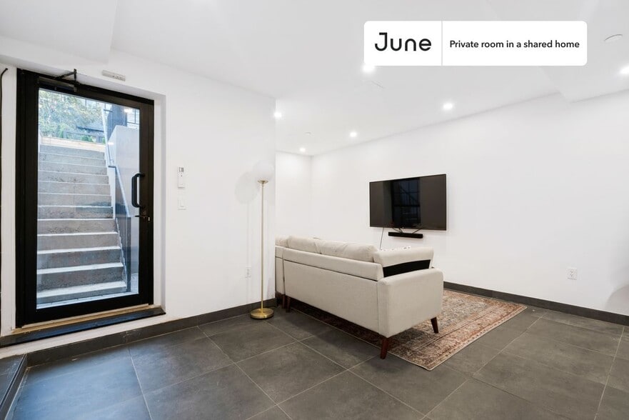 Building Photo - Stylish Private ROOM in Bed-Stuy
