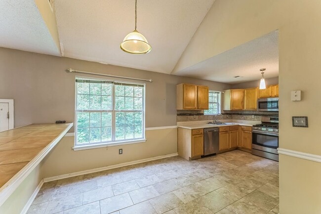 Building Photo - 2945 Highland Hill Pkwy